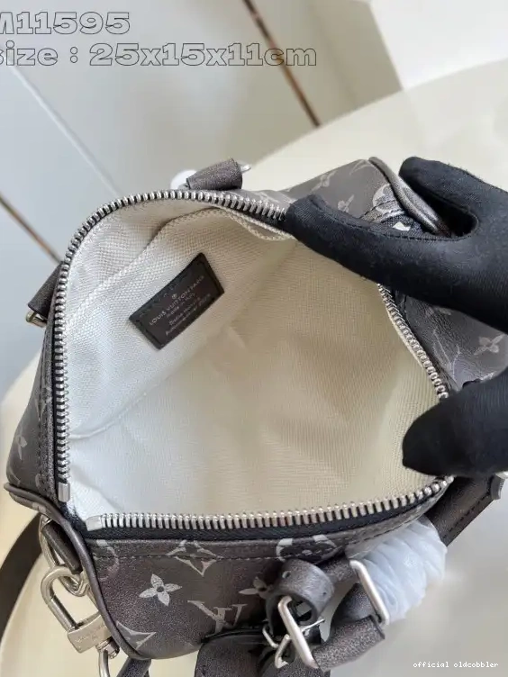 Official oldcobbler BANDOULIÈRE VUITTON KEEPALL 25 LOUIS 0519